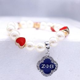 Pulseras con dijes Nariz doble Diseño personalizado Corazón rojo y barbas de perlas Zeta Phi Beta Letra griega Regalo de hermandad para hombres o mujeres