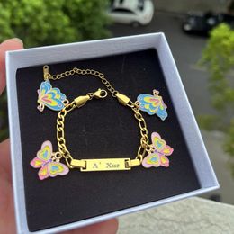 Pulseras con dijes DUOYING, pulsera personalizada con nombre de bebé con colgante de mariposa, brazaletes con dijes coloridos para regalo de joyería para niña 231206