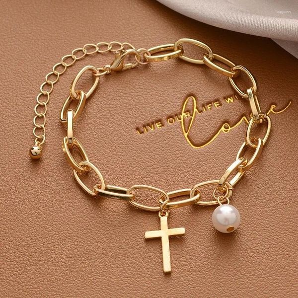 Bracelets à charme Fashion Classic Cross Pearl Pendant Fomen Women Couleur Gol