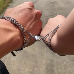 Bracelets de charme Mode moitiés coeur magnétique Couple Bracelets pour femme pendentif homme Bracelets Couple amitié Bracelets pour filles bijoux 230424