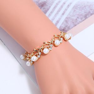 Charme Bracelets Mode De Luxe Exquis Mariée Bracelet Bracelet Armure Strass Faux Perle Découpe Sculpté En Métal Feuille Ornement Bijoux