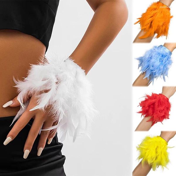 Bracelets de charme Plume pour femmes Bracelet pour femmes Manches en fourrure Party Stage Performance Accessoires de poignet