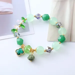 Bracelets de charme Bracelet en cristal d'agate verte pour femmes avec pendentif trèfle à quatre feuilles doux et élégant cadeau idéal camarades de classe copines