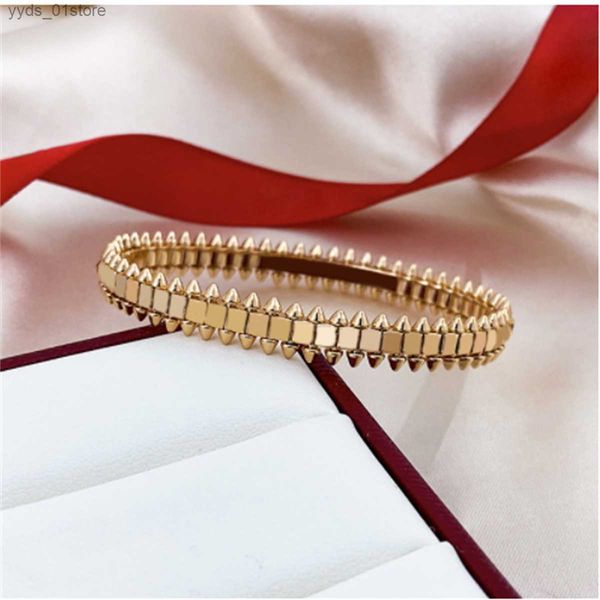Bracelets Charmet de alta calidad Pyramet Diamond Titanium Gold Rose Gold No se desvanezca la personalidad europea y estadounidense L46