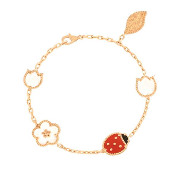 Encanto pulseras japonés y coreano diseño de diseño decoración de mano cuatro hoja flor ala escarabajo blanco fritillaria cinco hierba rojo calcedonia mariquita oro