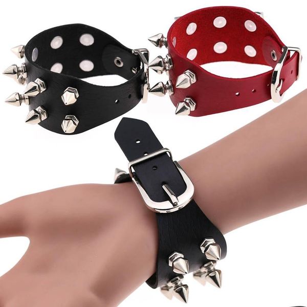 Pulseras de encanto de Charm Pulseras de cuero únicas de cuatro filas Cuspidal Spikes Rivet Wide Punk Punk Rock Uni Chith Bangle Jewelry Del Entrega Otyknknknknknkn