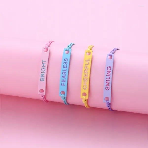 Bracelets de charme Luoluobaby 4pcs / ensemble lettre colorée amis charmes réglables tissés à la main pour les filles enfants cadeaux de bijoux de mode