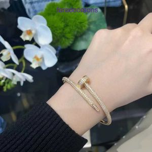 Bracelets de charme Carter de luxe Bracelet de créateur Seiko Nail Full Diamond Femme Plaqué Or Sky Star Creative Couple ont une boîte-cadeau
