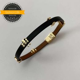 Bracelets de charme Designer Luxury Girl Femmes Hommes Boy Boy Bracelets en cuir Real Cuir Love Elegant 18K Le cuir Bangles Bangles Logo Grave Bracelet Fashion Bijoux Lady Party