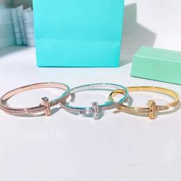 Bracelets de charme Designers de luxe Bracelet Consommer les enseignants présentent un cadeau en or rose joli avec boîte 0hr8 EDAQ EDAQ