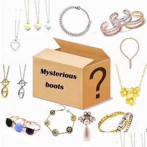 Pulseras con dijes Regalos de lujo para mujer Hombre Joyas Caja ciega de Navidad Lucky Mystery One Random Collar Pulsera Pendientes Anillos Y Dh8Dn