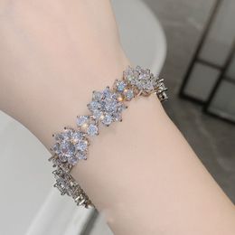 Bracelets de charme Luxe Blanc Zircon Tournesol pour Femmes Bijoux Accessoires Élégant Mode Coréenne Vintage Mariage Demoiselle D'honneur Cadeau 230821