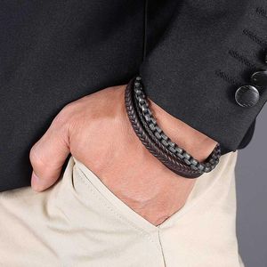 Bracelets porte-bonheur Bijoux Homme Cuir Marron Avec Chaîne En Acier Inoxydable Couture Combinaison Hommes Fermoir Magnétique Punk Accessoires SP0998Charm