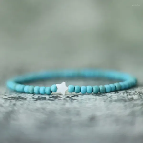 Pulseras de encanto Minimalista 4 mm Pequeña pulsera de piedra natural para las mujeres Linda estrella Shell Braslet Coco Bead Blue Howlite Strand Braclet