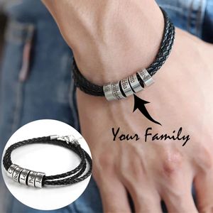 Bracelets de charme Noms de famille personnalisés Bracelet pour hommes avec perles personnalisées Cuir multicouche noir pour bijoux de fête des pères 231215