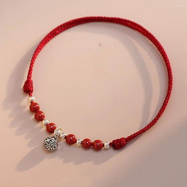 Pulseras de encanto Pulsera de protección para mujeres y hombres Amuleto de campana de la suerte Cuerda roja Cuerda hecha a mano Regalo de joyería ajustable