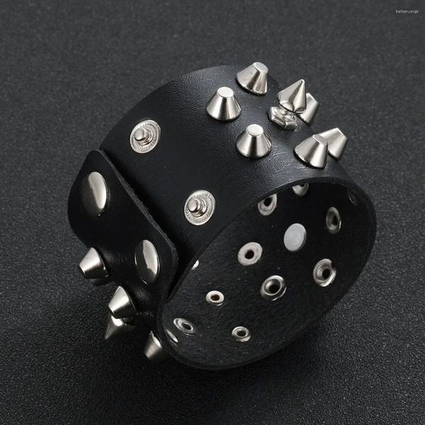 Pulseras de encanto Punk Gothic Rock Pulsera unisex para hombre Tres filas Cuspidal Spikes Remache Stud Wide Cuff PU Joyería de cuero Regalo