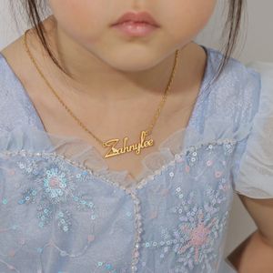 Pulseras con dijes Qitian Collar personalizado para niños con nombre Personalizado Niño Mini Oro Regreso a la escuela Regalos Cumpleaños de Navidad 231215