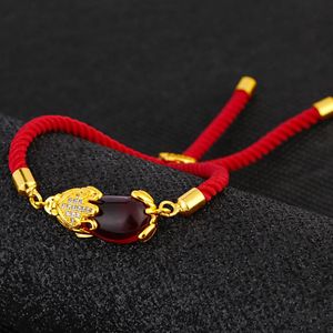 Pulseras con dijes Pulsera trenzada de cuerda roja para mujeres Hombres Pulsera Salud Pixiu Solo oro con BraveCharm CharmCharm