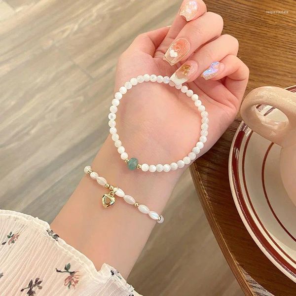Bracelets de charme Bracelet de perles de riz pour femmes de haute qualité bijoux de mode naturelle avec mini pendentif cadeaux de Noël simples et charmants