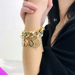 Bedelarmbanden ronde reliëf tag armband legering legering mode romantische dame meisje sieraden cadeau 2021 zomer 2 kleuren