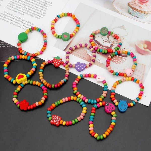Bracelets de charme simples petites filles 12 pièces cadeaux de bijoux extensibles empilables en bois coloré pour les femmes