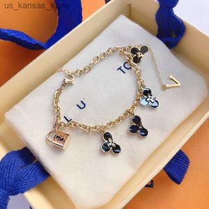 Bracelets de charme Springtime Romantic Flower Designers Bracelet Bracelet 18K Gold Girl Love Lock Bracelet Bijoux Gift Mariage Travel Access Y240416O16Z