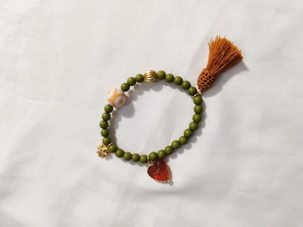 Pulseras con dijes Pulsera con flecos de amor de fresa con cuentas elásticas