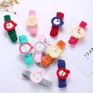 Bracelets de charme Sweet Girls Bijoux Accessoires Style coréen Laine colorée tricotée Montre Bracelet Jouet Couple Bague à la main Mode