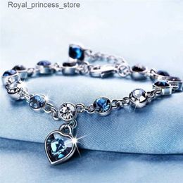 Pulseras con dijes El colgante Ocean Heart es un nuevo amor de cristal azul brillante al por mayor para mujeres Joyería del día de San Valentín Q240321