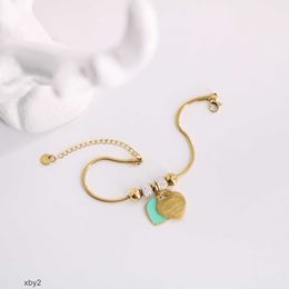 Bracelets de charme Titanium Steel Version coréenne 18k Gold T Classic Blue Drop Huile Imprimé Love Snake Bone Chain Bracelet pour femmes 2024 Designers