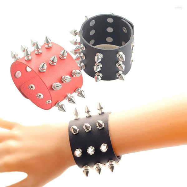 Pulseras con dijes, brazalete Punk no convencional de moda, remaches puntiagudos cónicos exagerados para mujer, pulsera de cuero de tres filas, joyería para mujer