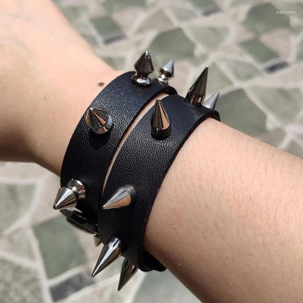 Pulseras de encanto Pulseras únicas de una fila Spike Rivet Punk Rock Gothic Unisex para Women Bangles Fashion Jewelry pulsador de pulsera