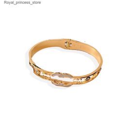 Bracelets de charme Femmes 18K Gold Bangle Love Classic Design Manchette Printemps Romantique Fille Unisexe Bijoux Designer Cadeau Bijoux De Mode En Gros Q240321