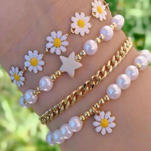 Bracelets de charme Yungqi 4pcs / Set Trendy Daisy Star Bracelet de perles Ensemble pour femmes Chaîne réglable Party Femme Stretch Corde Bijoux