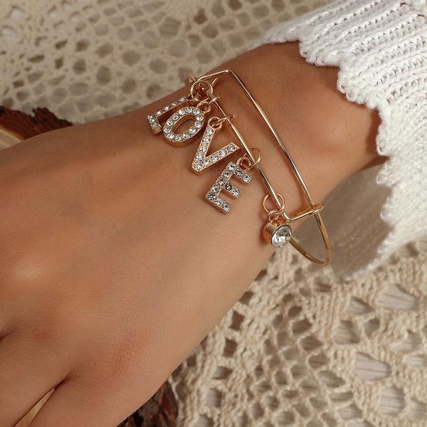 Bracelets de charme Zircon Love Letter Bracelet pour femmes Rétro Simple Alliage Micro Incrusté Ouverture Réglable Bijoux De Mode Petite Amie Gif