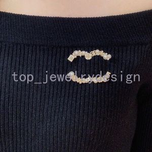 Charm broches vrouwenliefhebbers broche ontwerper pin sieraden ontwerp merk brief kristallen pinnen Pearl Broche 18K gouden trouwfeestjurken accessoires