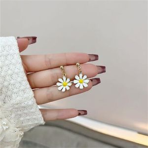 Charm Delicaty Gold Daisy Sunflower Hoop Earring eindeloze hoepels bengelen eenvoudig dagelijks vakantiegeschenk voor haar bruidsmeisje vrouwen sieraden GC1250