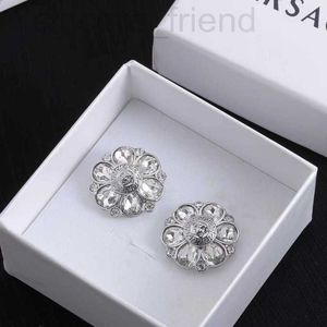 Charm -ontwerper Nieuwe fan Jiamei Head Set Diamond Flower oorbellen voor damesmode veelzijdige zilveren naald 17G5