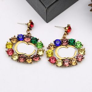 Pendientes de tachuelas de Charm Eardrop Women Letter 18k Gold Colorido Cristal Rinéso de diez rianas Boda Diseñador de moda Accesorios de joyas