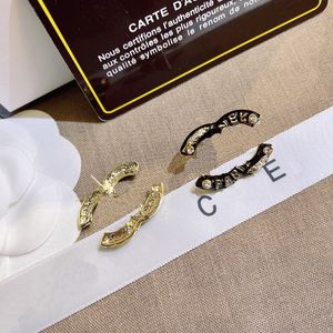 Pendientes con dijes diseñados para mujeres Diseñadores Pendiente Joyería de lujo Pareja de moda Amor Pendiente redondo Accesorios de marca populares Fiesta de cumpleaños con caja de regalo