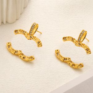 Charm Oorbellen Liefde Oorknopjes 18K Verguld Zilver Oorlus Hoop Desinger Sieraden Merk Letter Kristal Parel Dames Kerstdag Feestcadeau Bruiloft Sieraden