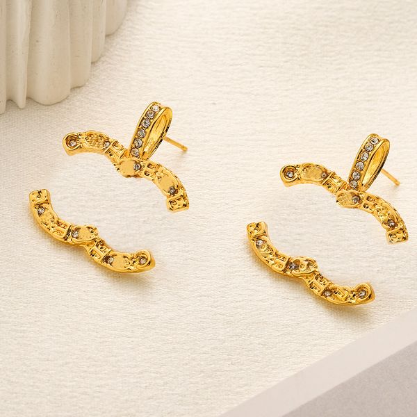 Boucles d'oreilles à breloques Love Stud Earring 18K plaqué or argent boucle d'oreille cerceau designer bijoux marque lettre cristal perle femmes cadeau de fête de Noël bijoux de mariage