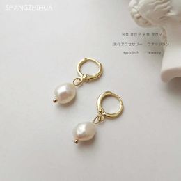 Charm European en Amerikaanse populaire barokke minimalisme rond oor hoepel onregelmatige parel drop oorbellen dames ins sieraden accessoires G230225