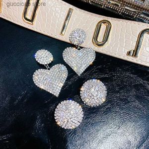 Pendientes colgantes de corazón con diamantes de imitación para mujer, aretes colgantes de cristal redondos con brillo a la moda, regalos de joyería Y240328