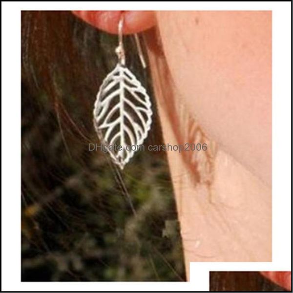 Charm Jewelrychristmas Party Forest Leaves Pendientes 2Color Gold Sier Metal Hollowing Out Leaf Electroplate Pendiente 4.5 * 2.6Cm Joyería de mujer D