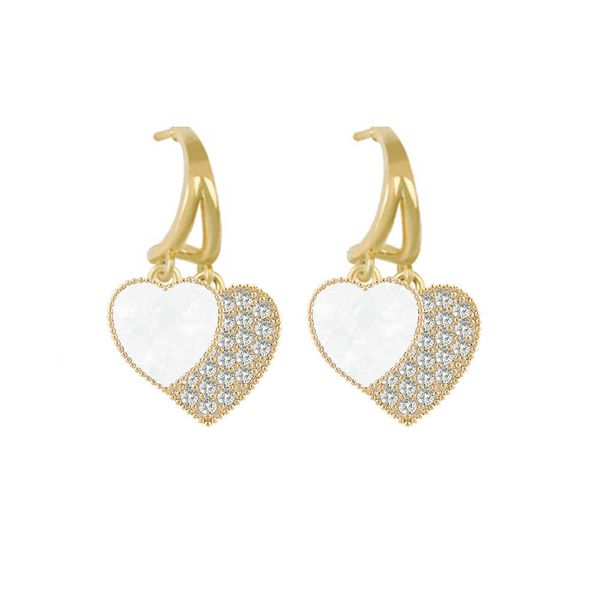 Encanto Versión de moda coreana de los nuevos pendientes de corazón de amor para mujer Circón clásico Hebilla de oreja perforada en forma de corazón Joyería de lujo G230225