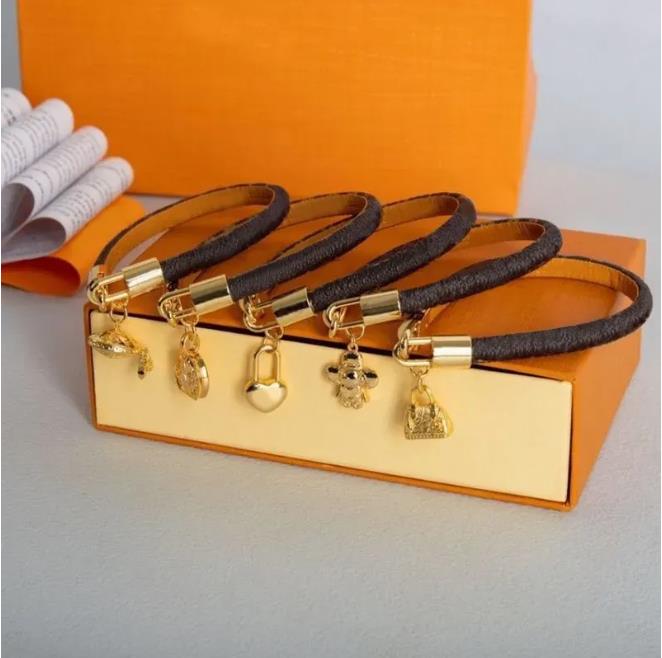 Charm Leather Fashion Lock Lock Designer Bracelet Brand Flat Brown Metal para homens e mulheres Amantes Presente de joias