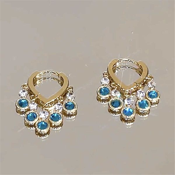 Encanto Temperamento de lujo Pendientes de borla de circón azul Temperamento Versátil Exquisito Super Flash Pendiente vintage Pequeña joyería elegante G230320