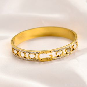 Charme Luxury Femmes Bracelet Hollow Designer Jewelry Brand Lettre Bracelet Gold Femme Femme de haute qualité Cadeau